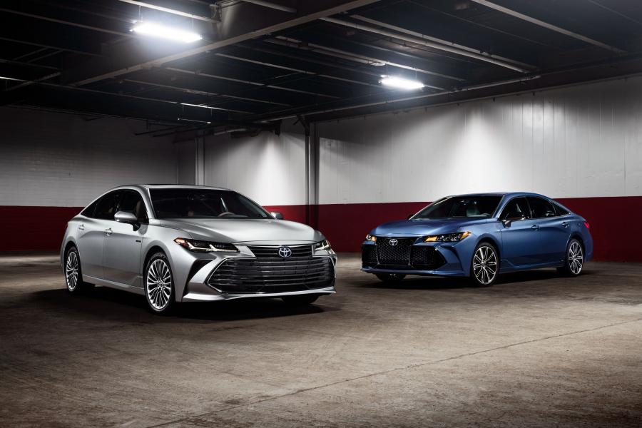  Toyota Avalon Hybrid Limited 2018 года  (фото 2 из 34)